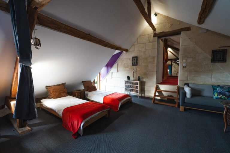 grand-maison-gite-vouvray-etage-chambre-savane-3