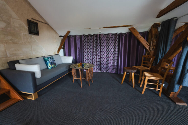 grand-maison-gite-vouvray-etage-chambre-savane-4