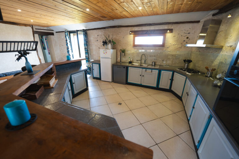 grand-maison-gite-vouvray-rdc-cuisine