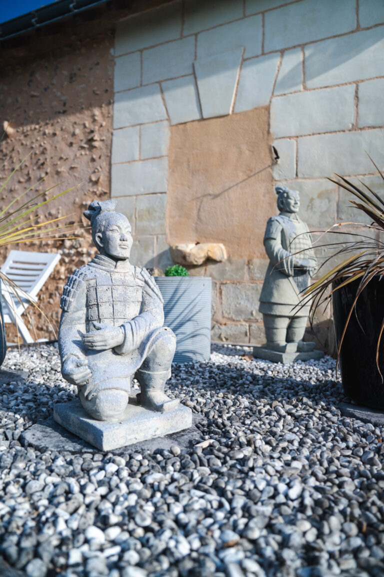 statues-asiatiques-terrasse